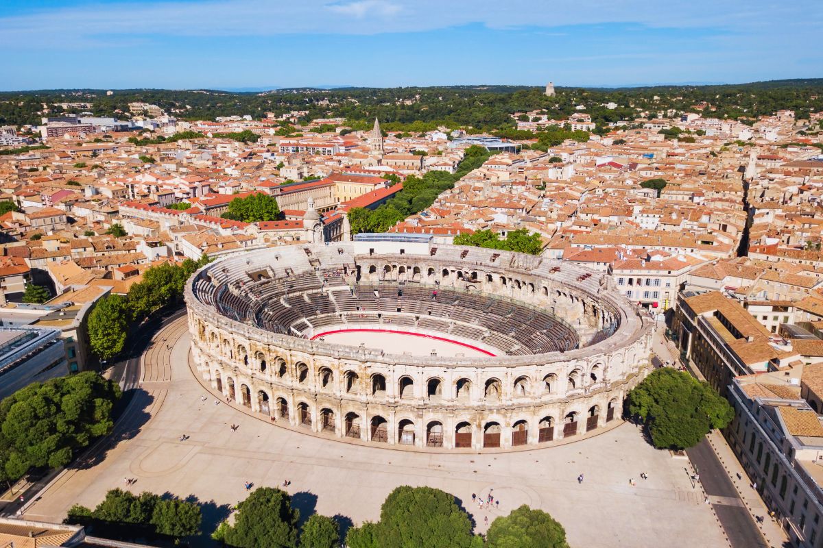 Les plus beaux itinéraires nature autour de Nîmes à découvrir en van aménagé